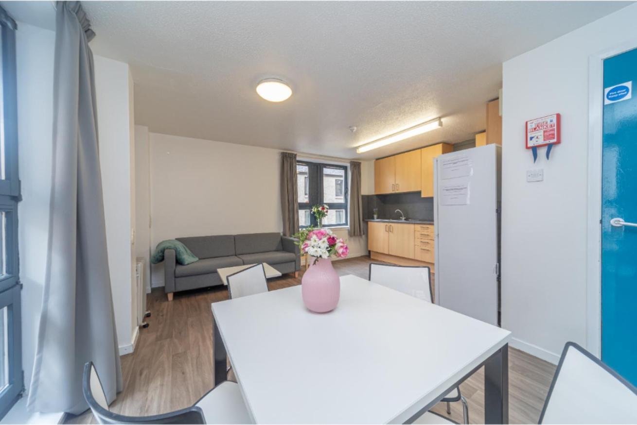 Joivy Affordable 3,4,5 And 12 Bed Private Flats Next To Royal Mile (Adults Only) Daire Edinburgh Dış mekan fotoğraf